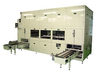 Equipment for cleaning metal surfaces from dirt, oil and rust