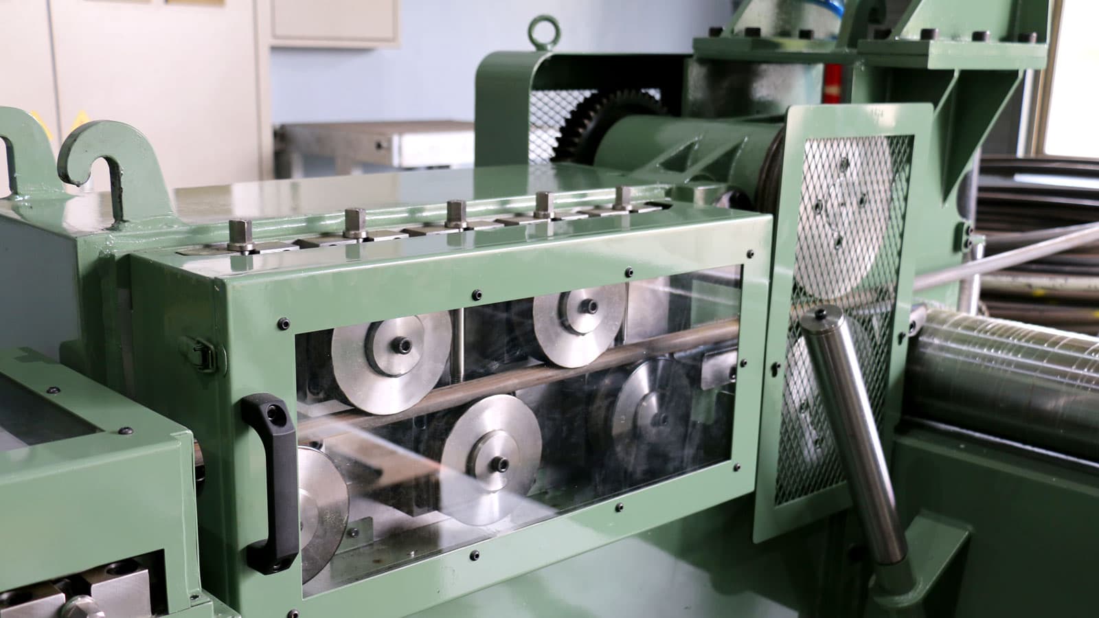 Wire feed unit and straightening device of RNFR-24B5S nut upsetting machine