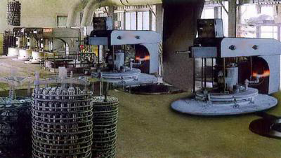 Crucible furnace with hot blast