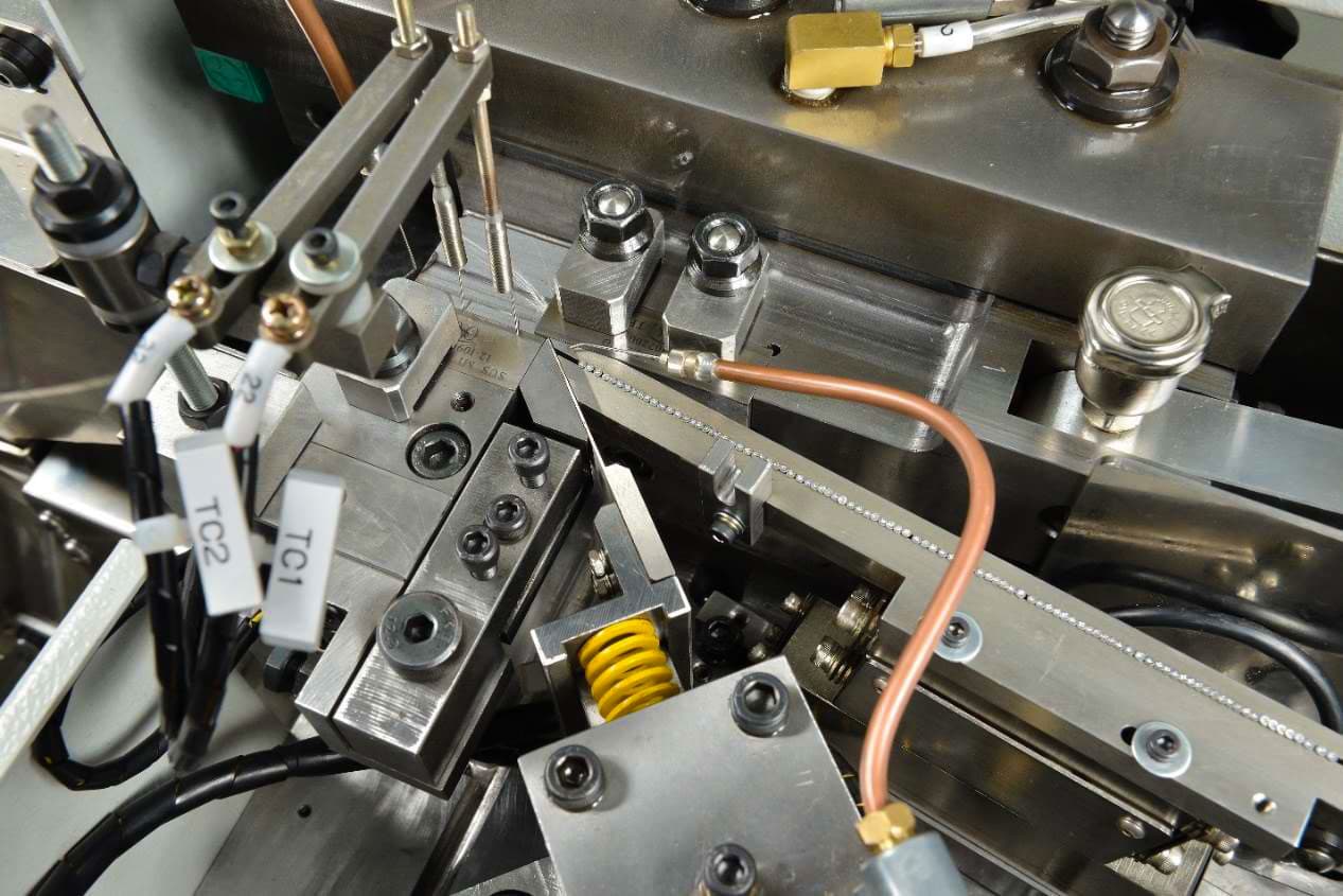 Features of the thread rolling machine RG-00L2