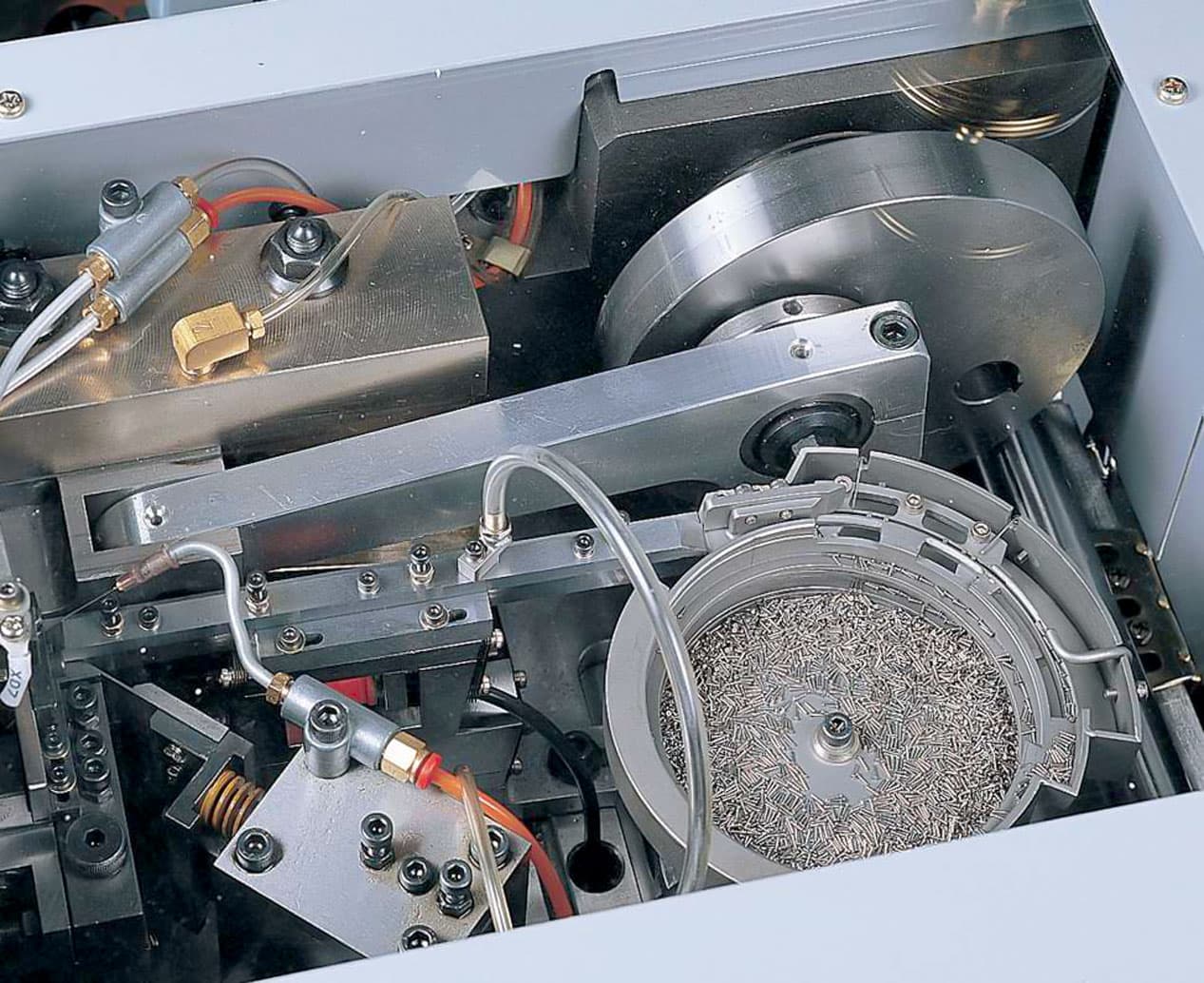 Features of the thread rolling machine RG-00L2